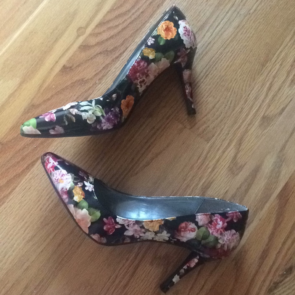 143 Girl Floral pumps